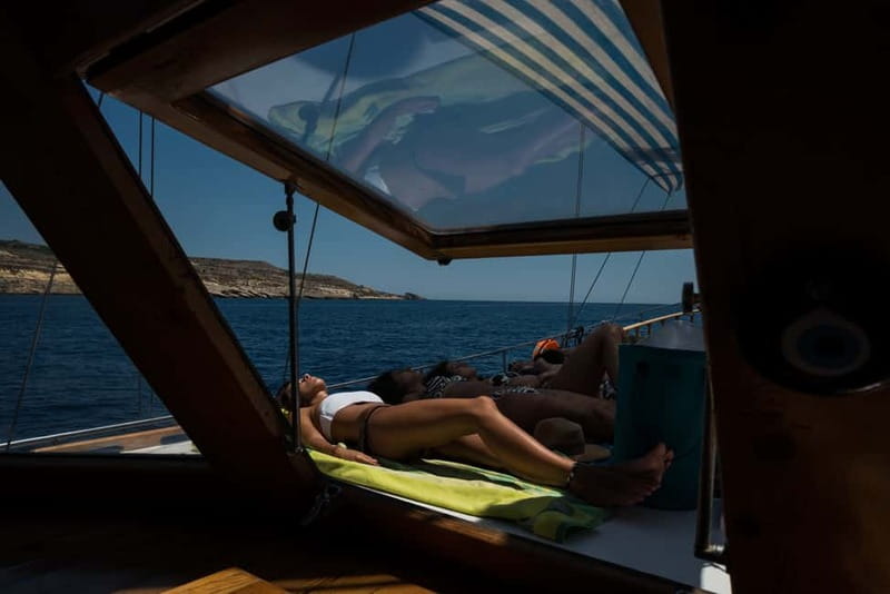 Malta: Comino, Santa Maria Bay, Blue Lagoon & Sea Caves Tour - Life onboard the Seahorse