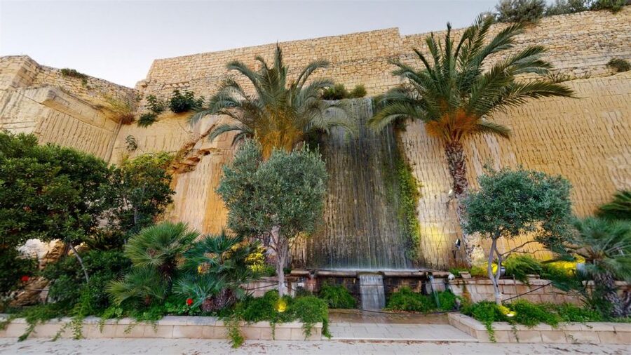 Malta: Prehistoric Temples, Limestone Heritage & Blue Grotto - Timing, crowds, and what to bring