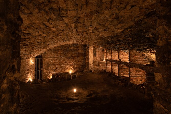 Multi-Sensory Haunted Underground Vaults Tour in Edinburgh - How the guides shape the experience