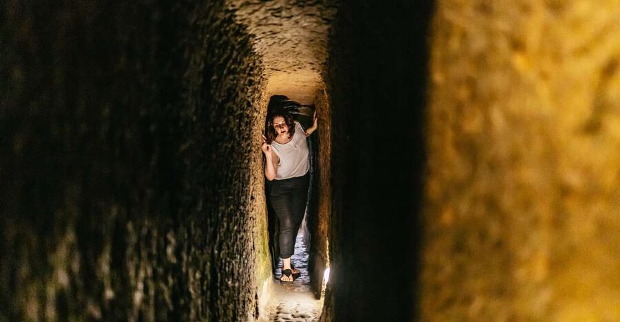 Naples: Spanish Quarters Underground Guided Tour - Who should book this experience?