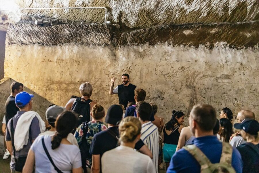 Naples: Spanish Quarters Underground Guided Tour - Descending into Naples, one stair at a time
