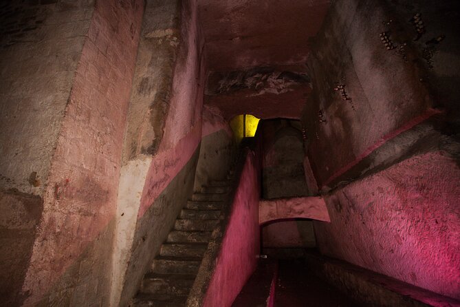 Naples Underground Spanish Quarters with Guide - Who should book it