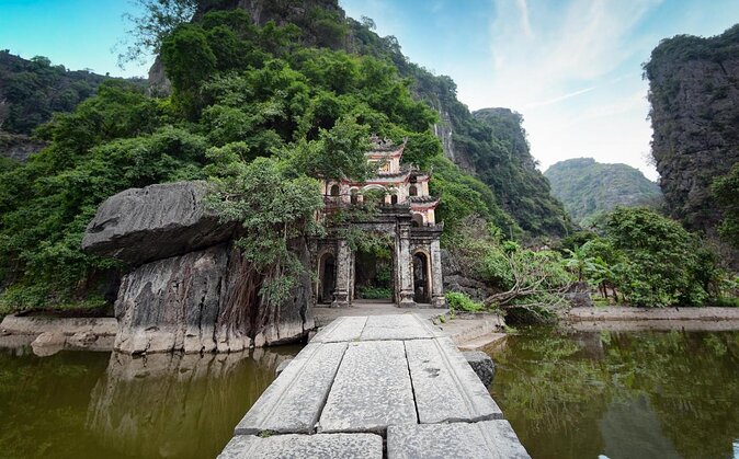 Ninh Binh Day Trip: Hoa Lu-Trang An/Tam Coc-Mua Cave-Cycling-Boat - What Makes This Ninh Binh Day Trip Worth Considering