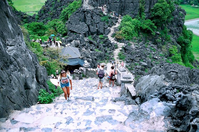 Ninh Binh Full-Day Tour from Hanoi to Hoa Lu, Tam Coc & Mua Cave Via Boat & Bike - The buffet lunch and what to expect