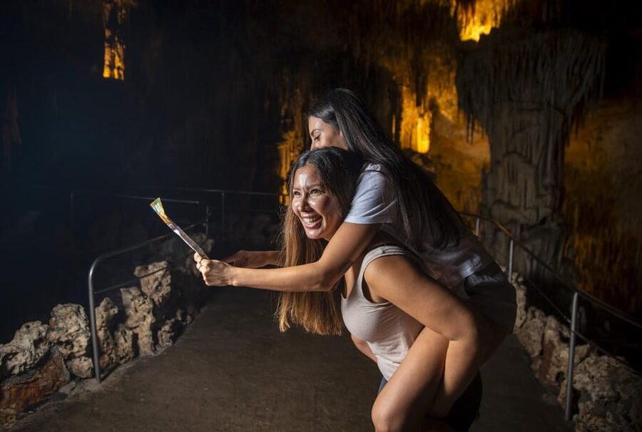 Palma: Caves of Drach Entrance, Music Concert, and Boat Trip - Timing, crowds, and the multilingual format
