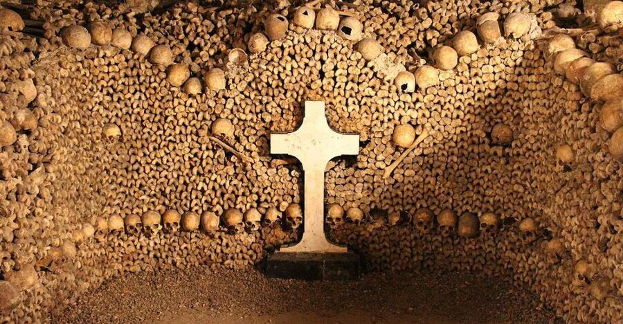 Paris: Catacombs Entry & Seine River Cruise with Audio Guide - What makes the Catacombs memorable