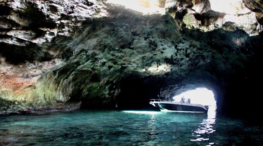 Polignano a Mare: Boat Trip, Swim & Cave with Aperitif - Five things to know before you book