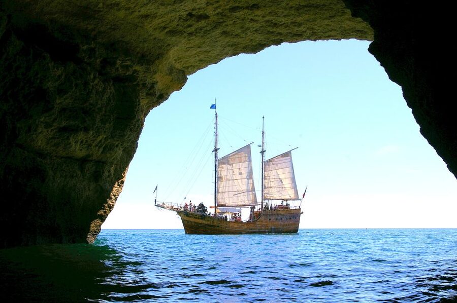 Portimão: Pirate Ship Cave Cruise - Leaving Rio Arade and passing Ferragudo
