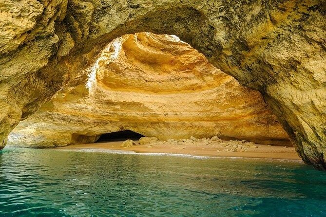 Portimão Private Boat Tour Caves Circuit and Coast Sightseeing - The crew’s strongest contribution