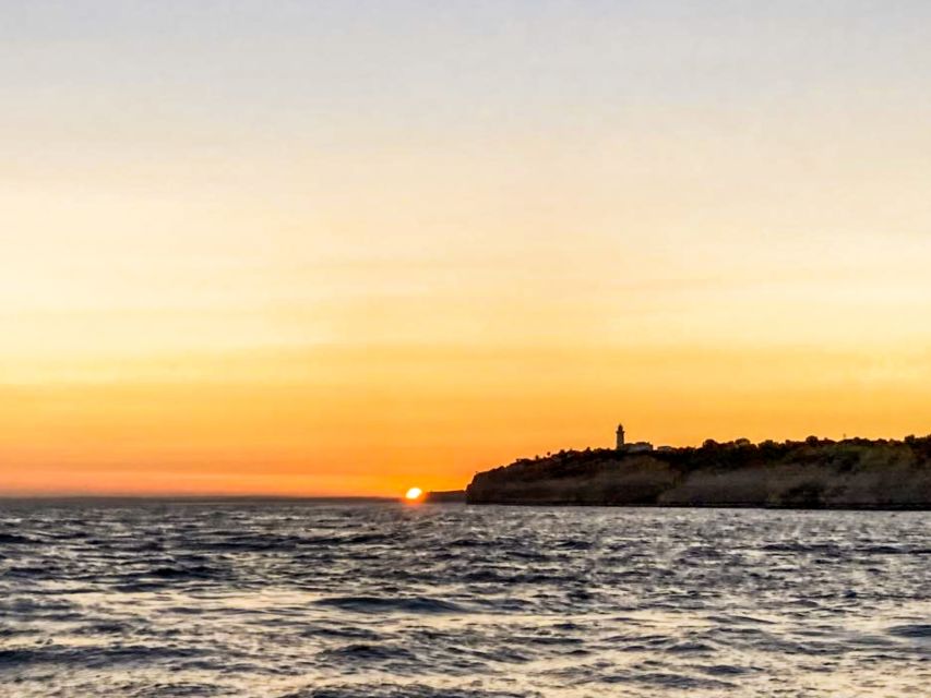 Portimão: Sunset Cruise to Benagil Cave - The sunset return to Portimão