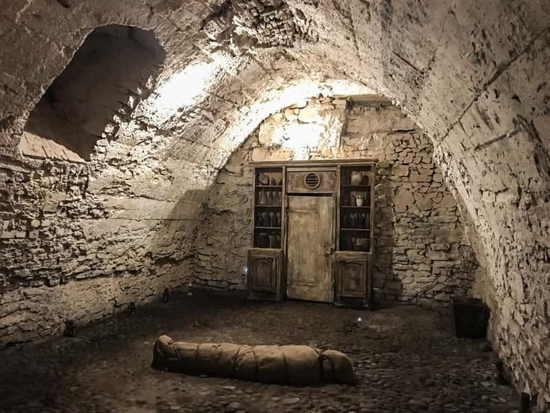 Prague: Oldtown, Medieval Underground & Dungeon History Tour - The Old Town walk comes first