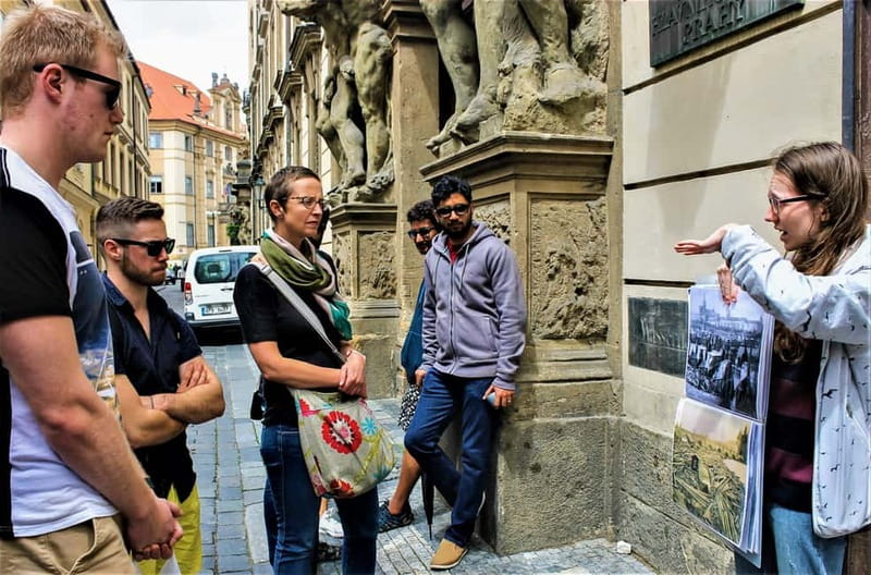 Prague: Oldtown, Medieval Underground & Dungeon History Tour - The dungeon, torture displays, and Jan Mydlář