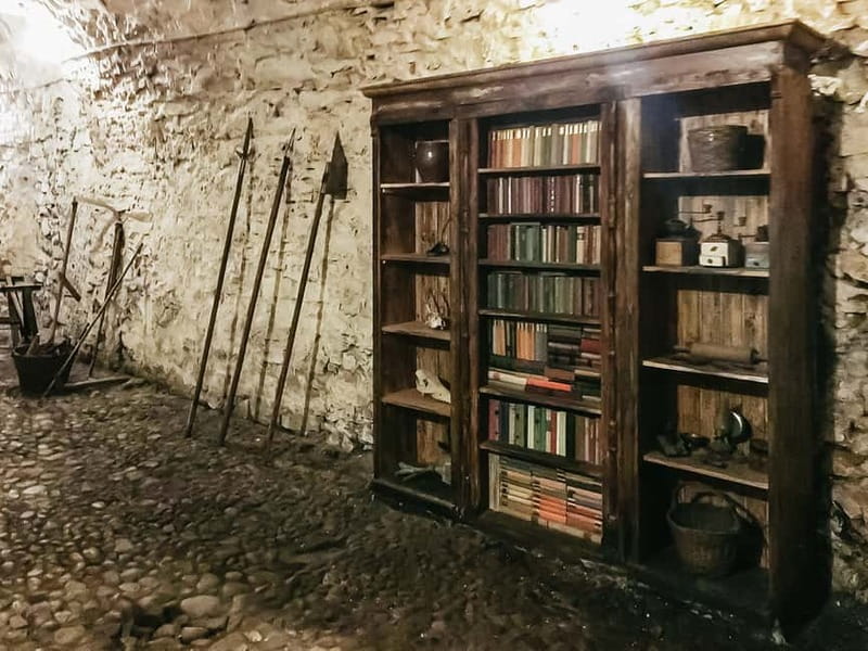 Prague: Oldtown, Medieval Underground & Dungeon History Tour - How much history fits into 85 minutes?