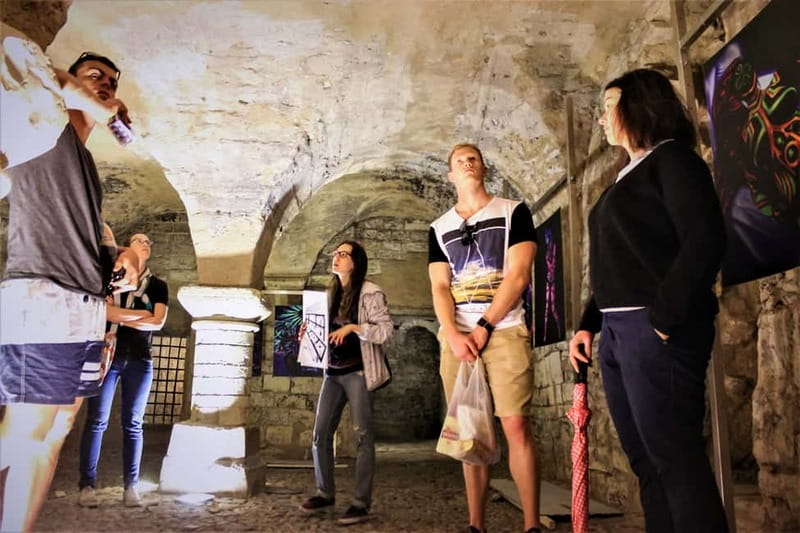 Prague: Oldtown, Medieval Underground & Dungeon History Tour - Which guide can make the difference?