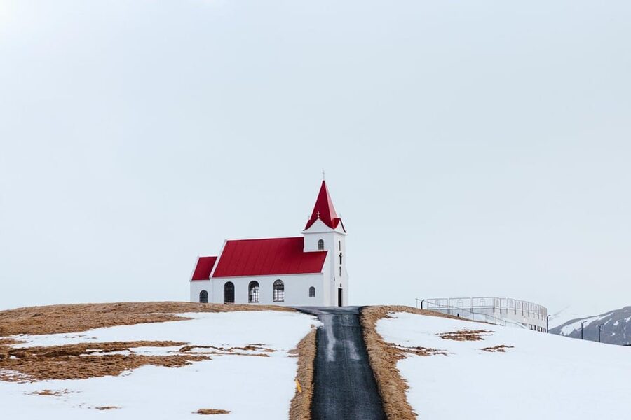 Reykjavik: Snæfellsnes Day Trip with Vatnshellir Lava Cave - What the guide adds to the long drive