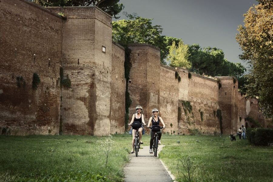Rome: Appian Way, Catacombs, & Roman Aqueducts E-bike Tour - Villa dei Quintili and the open Roman countryside
