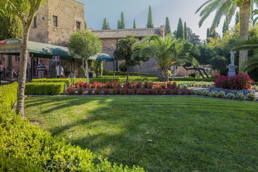 Rome: Catacomb of St. Callixtus and Appian Way Guided Tour - Why this tour makes a smart change from central Rome