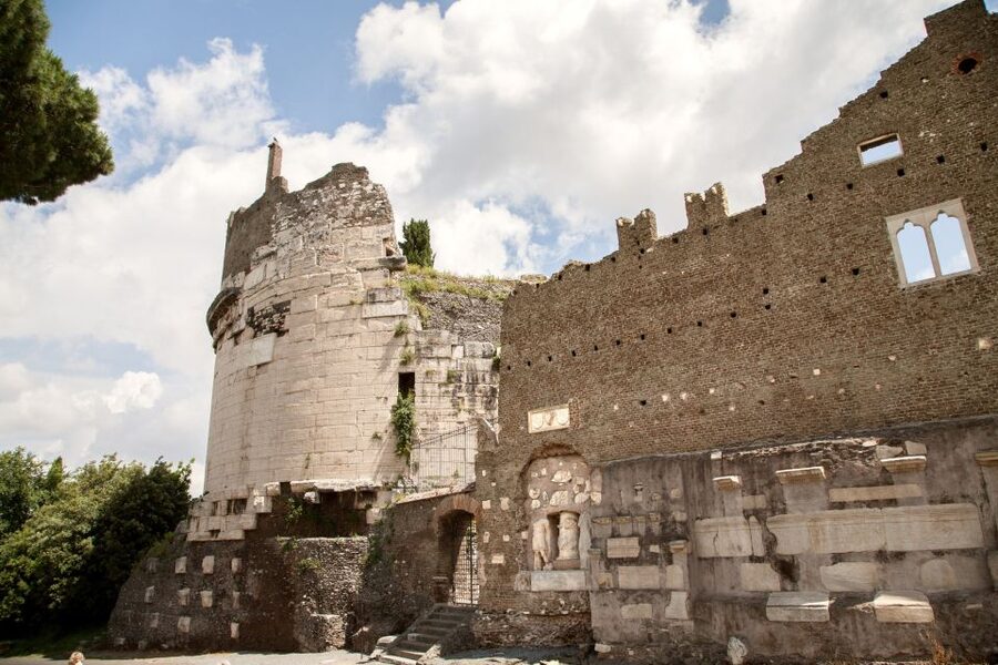 Rome: Catacomb of St. Callixtus and Appian Way Guided Tour - Walking beneath the Roman aqueducts