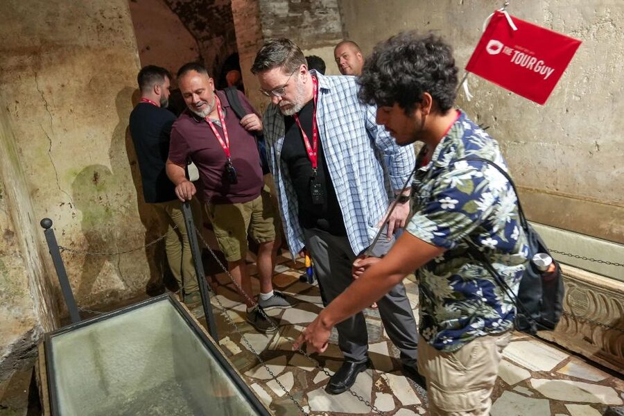 Rome: Catacombs and Capuchin Crypt Guided Tour with Transfer - A brief look at the Appian Way and Aurelian Walls