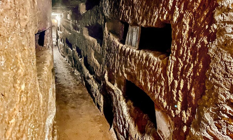 Rome: Guided Roman Catacombs Tour with Transfers - The underground Basilica of Nereus and Achilleus