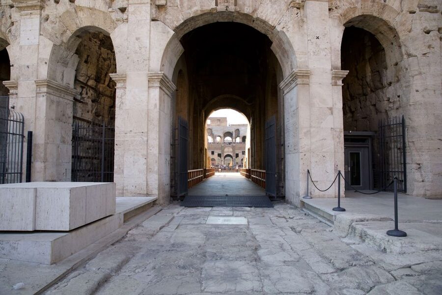 Rome: Guided Tour of the Colosseum Underground - The guide makes or breaks the three hours