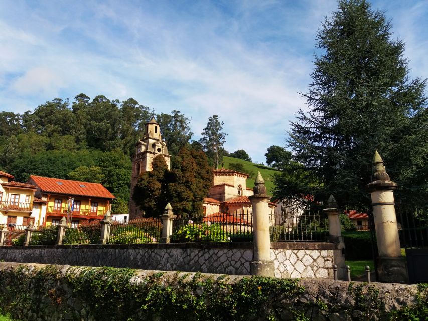 Santander: El Castillo Caves & Paleolithic Art Tour - A 20-minute walk and the Pas River stop