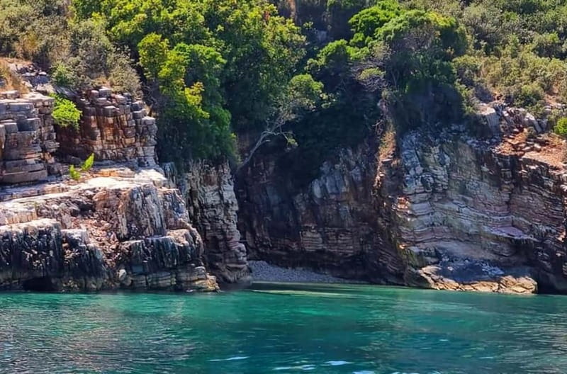 Sarandë: Boat Tour at Kroreza & Hidden Caves with Snorkeling - The essentials at a glance