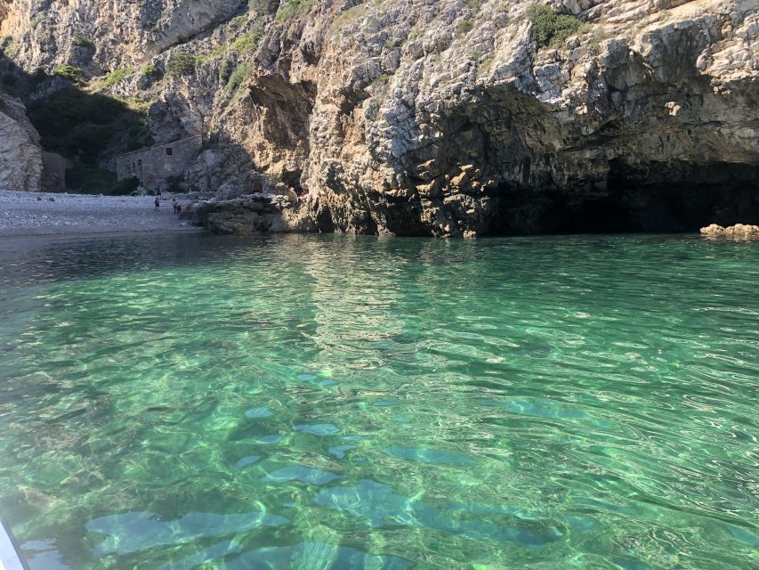 Sesimbra: Arrábida Beaches & Caves Boat Tour with Snorkeling - Practical tips for a smoother outing