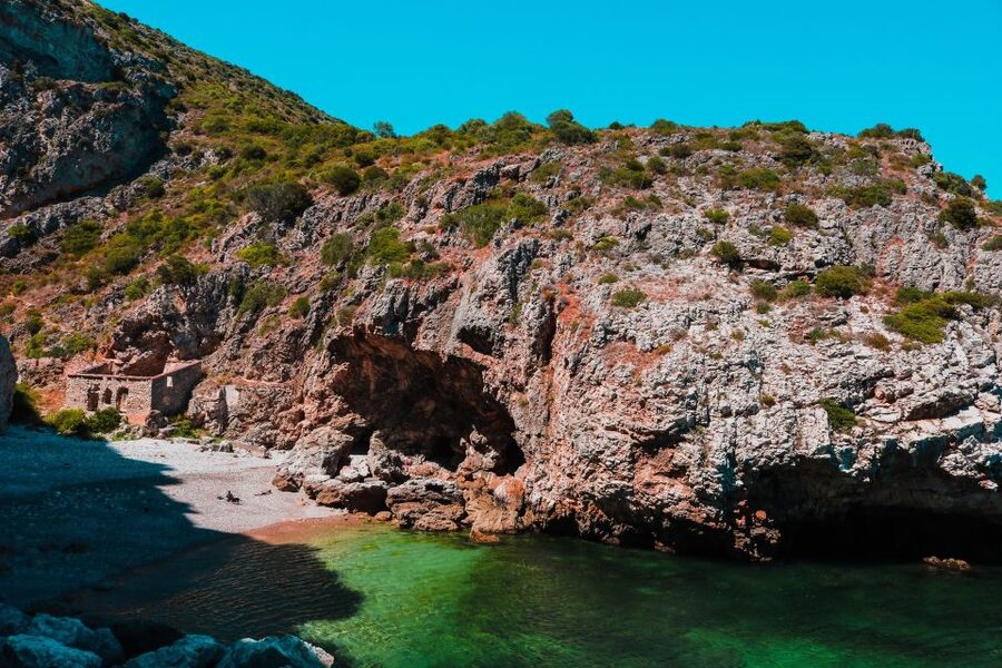 Sesimbra: Arrábida Beaches & Caves Boat Tour with Snorkeling - Ribeiro do Cavalo, the scenic first beach