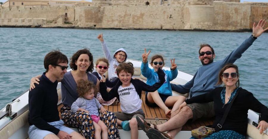 siracusa boat tour with visit to sea caves and ortigiaisland - Why seeing Ortigia by boat adds something