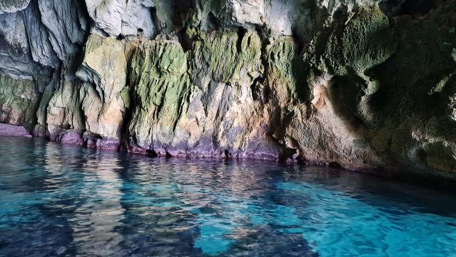 Siracusa: Ortigia & Sea Caves Boat Tour w/ Prosecco & Fruit - Fruit, Prosecco, and Music on the Way Back
