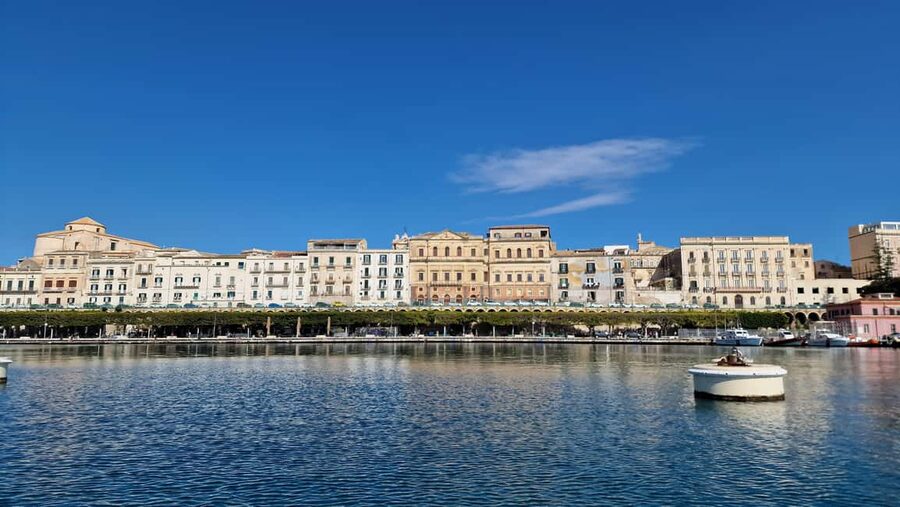 Siracusa: Ortigia & Sea Caves Boat Tour w/ Prosecco & Fruit - Should You Book the Ortigia Sea Caves Tour?