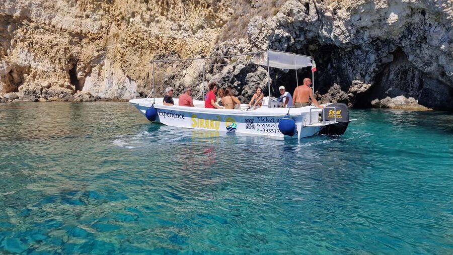 Siracusa: Ortigia & Sea Caves Boat Tour w/ Prosecco & Fruit - Under the Umbertino Bridge and Around Ortigia