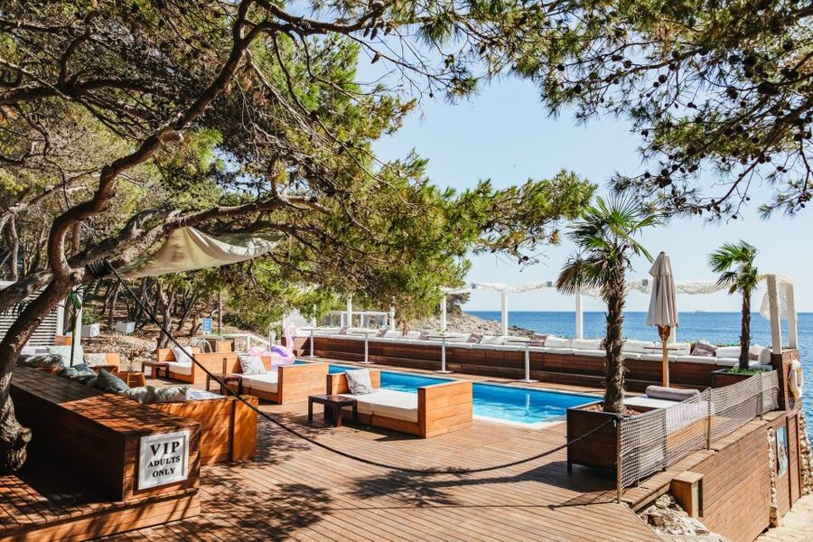 Split: Blue Cave, Vis & Hvar Full-Day Trip by Speedboat - Stiniva Cove is a photo stop first