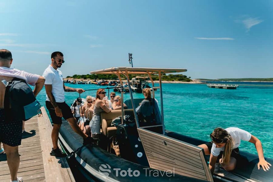 Split/Podstrana: Blue Cave, Hvar & 6 Islands Speedboat Trip - Hvar Town: two hours for a proper taste