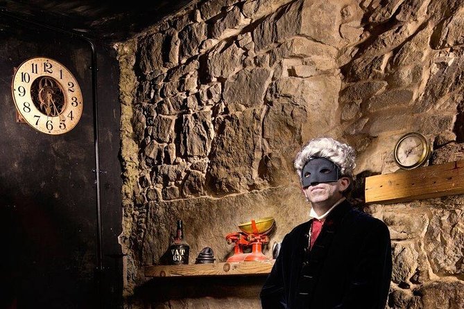 The World Famous Underground Ghost Tour - Old Town closes, wynds, and grim stories