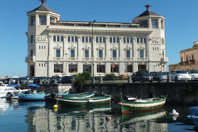 Tour of the island of Ortigia and exploration of sea caves with baths. - Who will enjoy this tour most