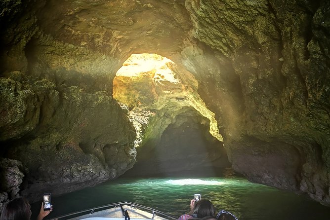 Traditional Tour - Benagil Cave - The guides and skippers make the difference