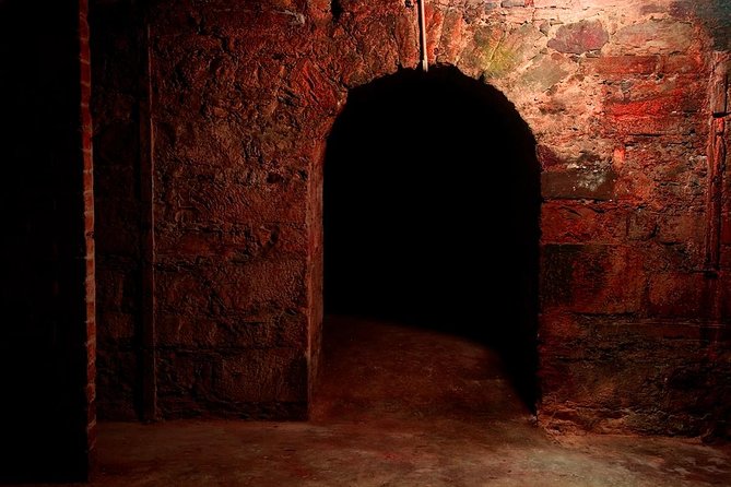Underground Vaults Walking Tour in Edinburgh Old Town - Who Should Book This Experience?