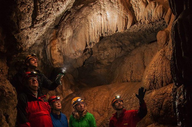 Vancouver Island Multi-Cave Experience - Exploring two caves with a guide