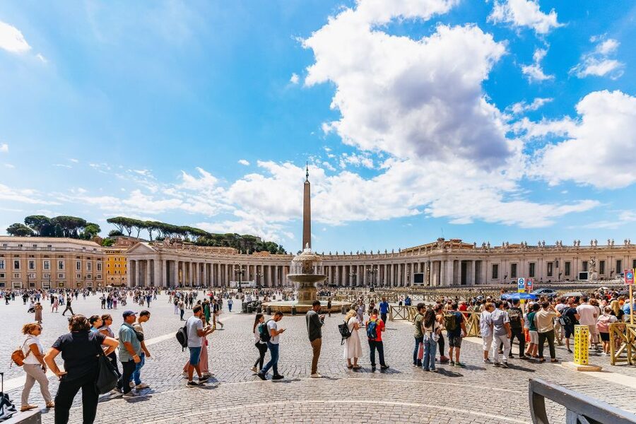 Vatican: St. Peter's Basilica, Square, Grottoes Guided Tour - Timing the 90-minute tour