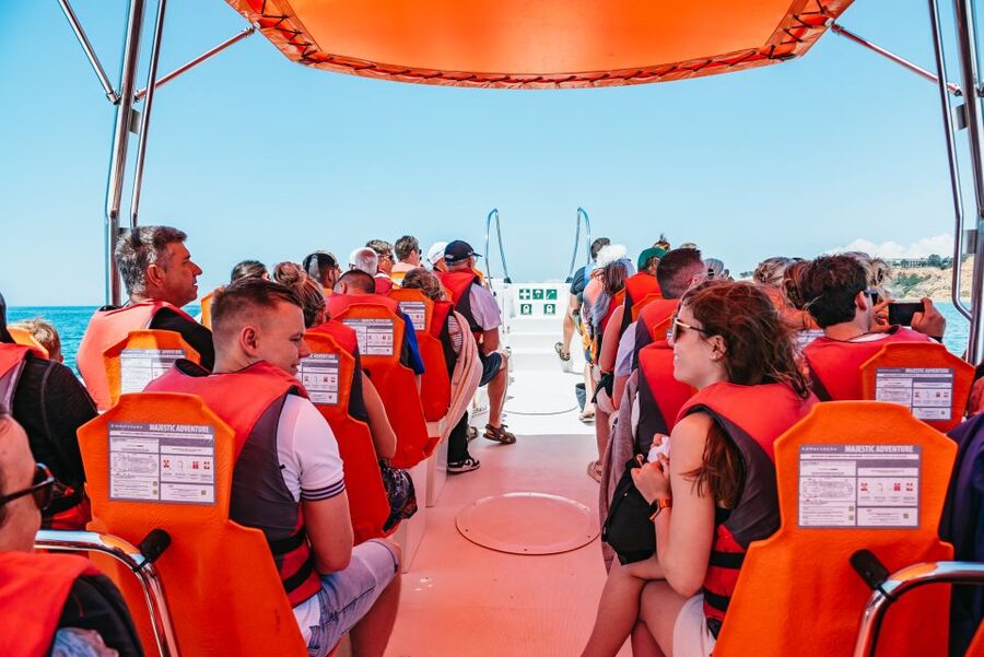 Vilamoura: Benagil Cave Boat Tour with Entry&Dolphin search - Key points at a glance