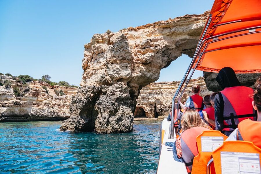 Vilamoura: Benagil Cave Boat Tour with Entry&Dolphin search - Searching for wild dolphins on the return