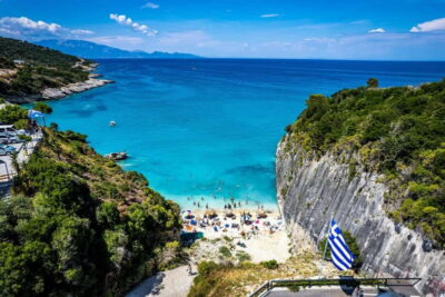 Zakinthos: Shipwreck Beach and Blue Caves Land and Sea Tour
