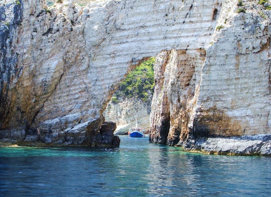 Zakynthos: Marathonisi, Cameo Island and Keri Caves Tour - Who should book this experience?